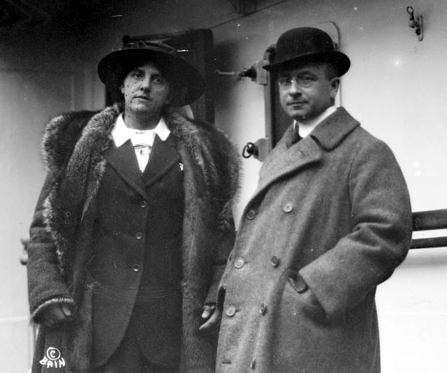 El doctor Alexis Carrel y su esposa (1914).