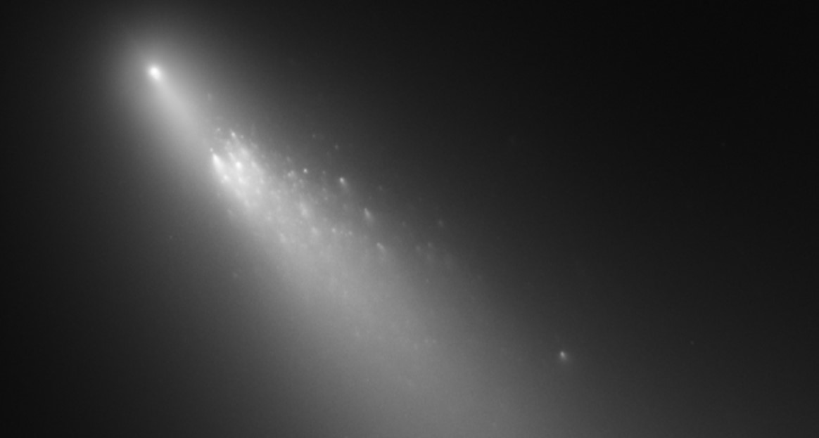 El cometa SW3 y los fragmentos que los siguen desde 1995.