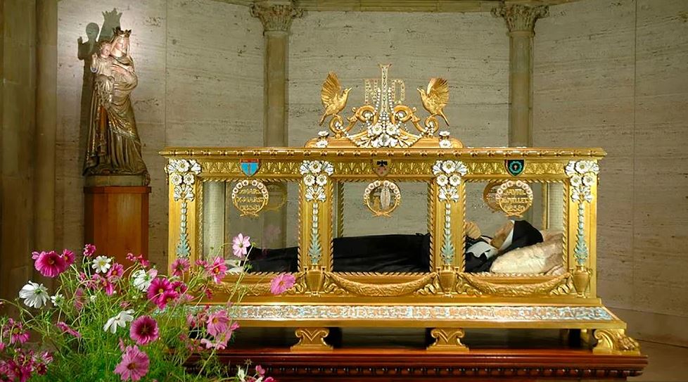 Relicario con el cuerpo de santa Bernardette, en Saint Gildard, Nevers.