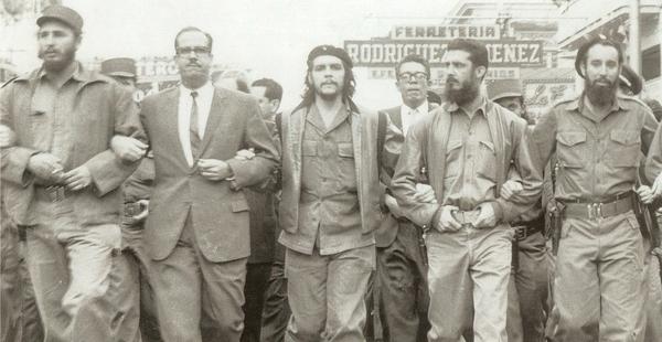 82 revolucionarios liderados por Fidel Castro desembarcan en Cuba-0