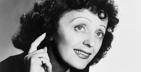 Nace la cantante francesa Edith Piaf, apodada "El gorrión de París".-0