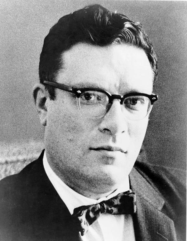 Nace el popular escritor de ciencia ficción, Isaac Asimov-0