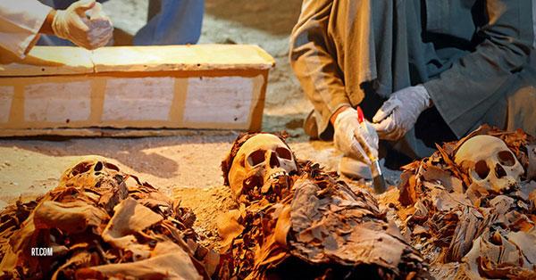 Egipto: hallan una tumba atestada de momias y joyas con 3 mil años de antigüedad-0