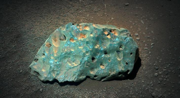 Misterio en torno a la roca verde hallada en Marte-0
