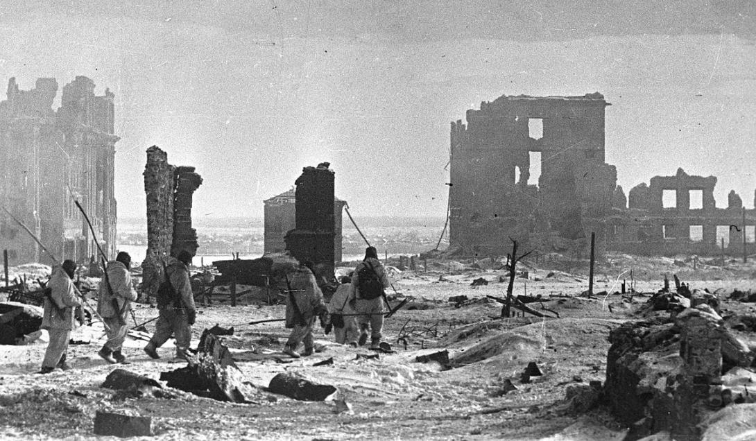 Alemania nazi se rinde ante el Ejército Rojo soviético en Stalingrado-0