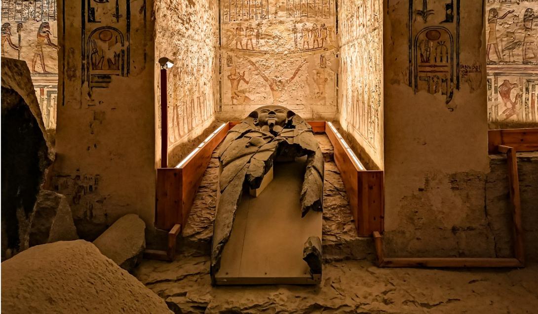 Descubren en Egipto dos tumbas con 60 momias en su interior-0
